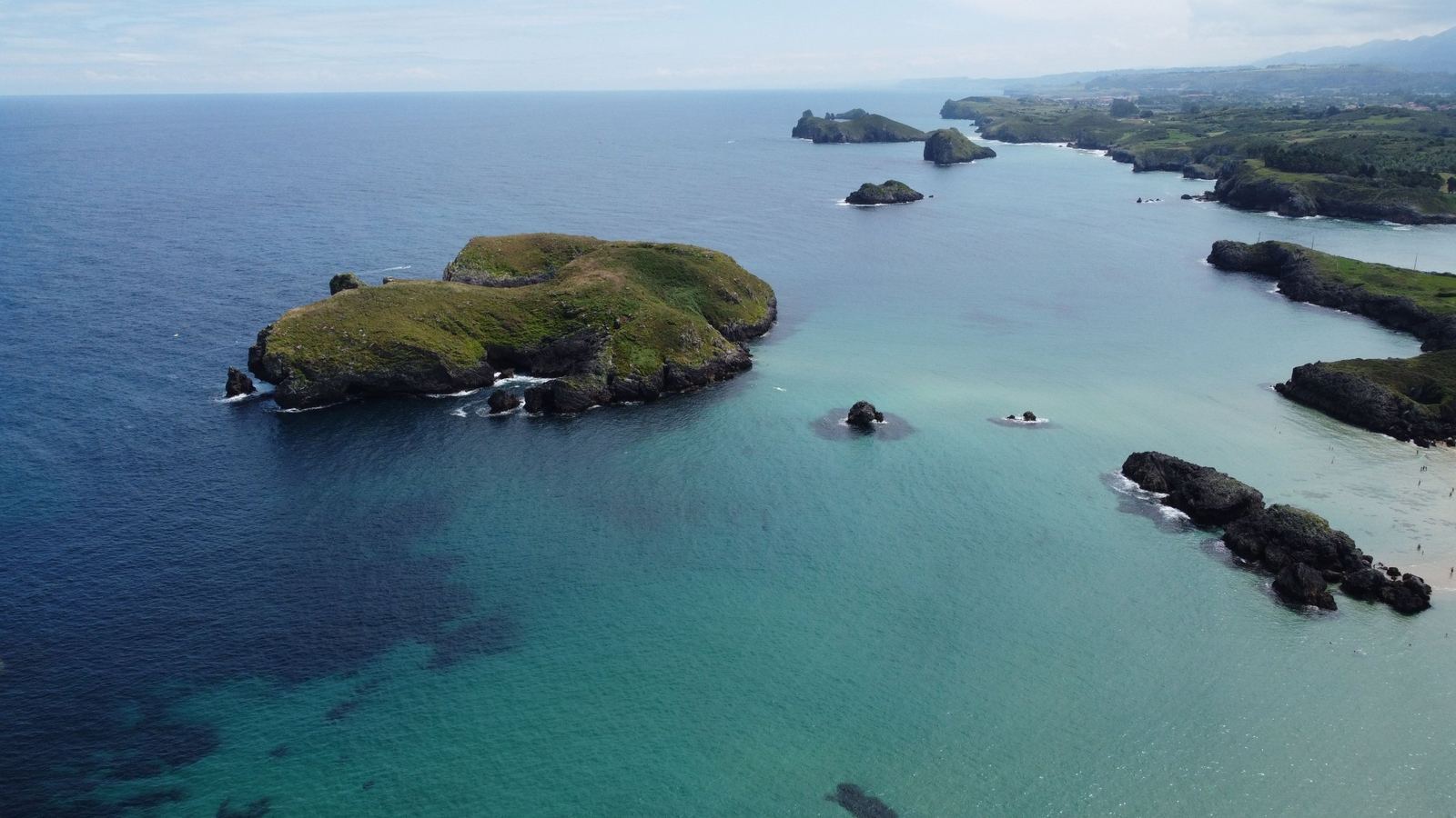 Islas y playas de la costa de Asturias